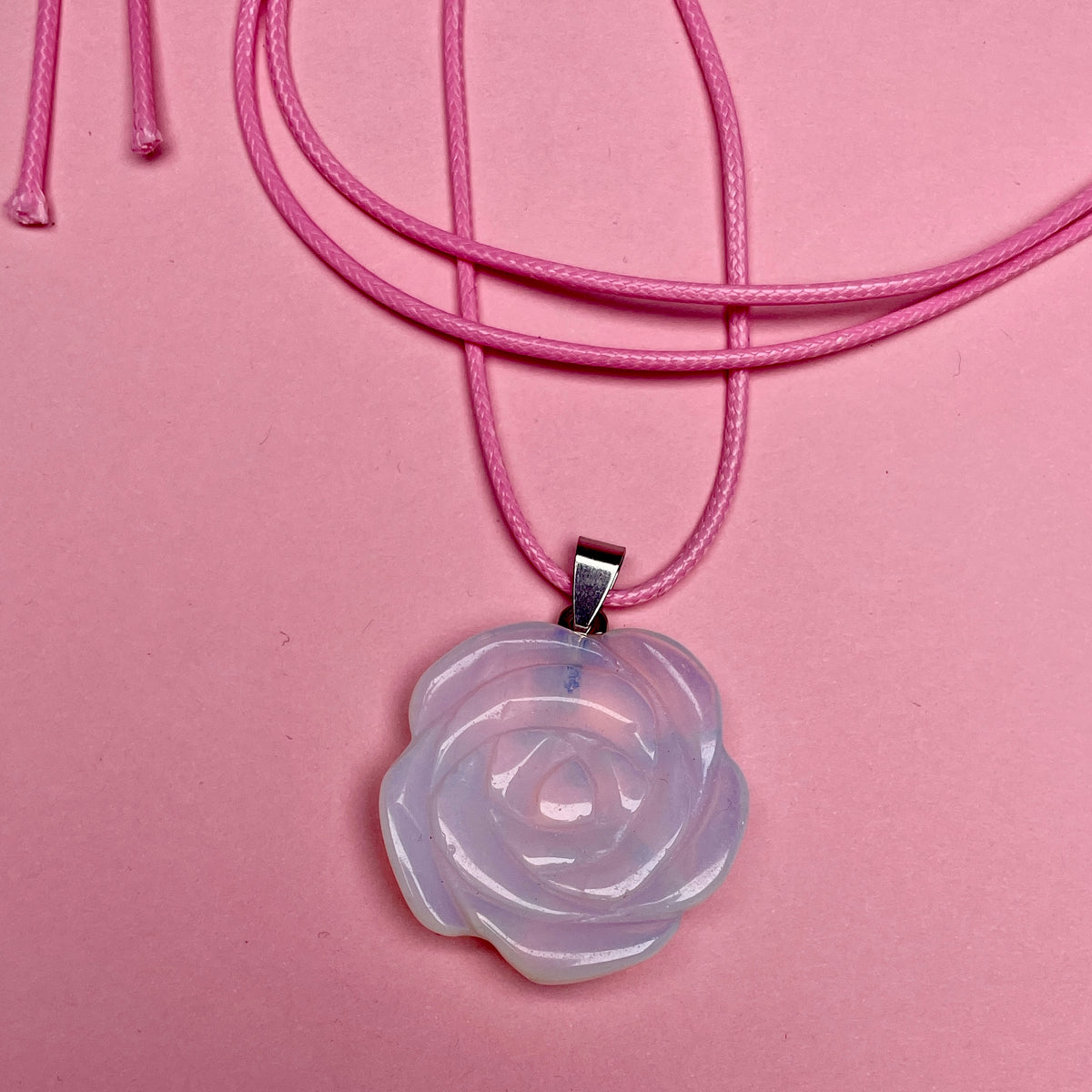 Boho Stone Rose Pendant - White — billede 2 af 3