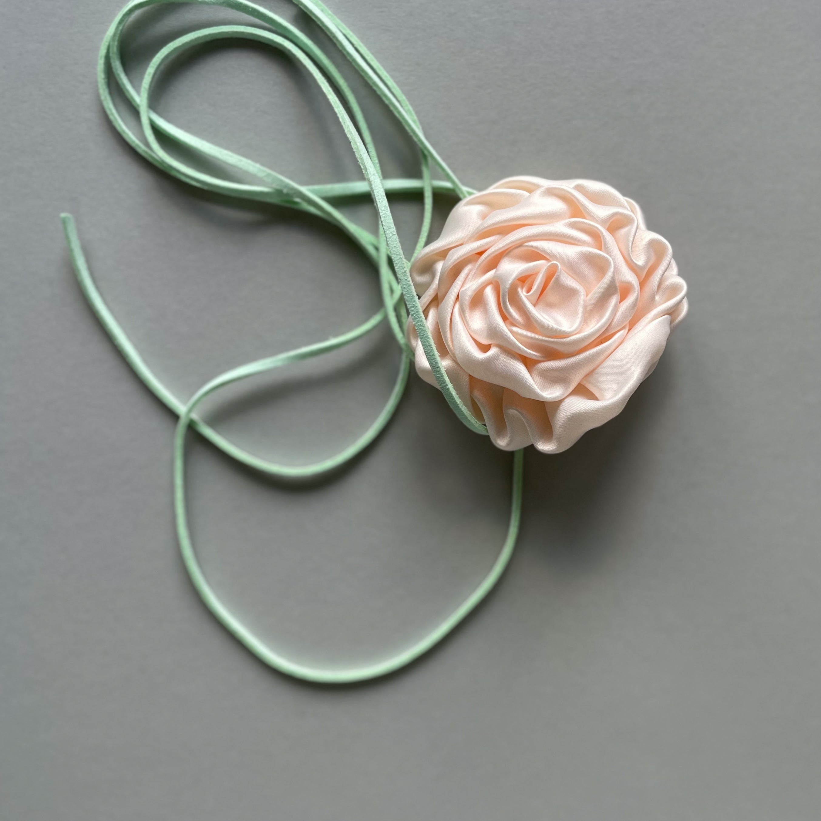 Multiflower - Satin Rosette - 8 cm - Light Peach