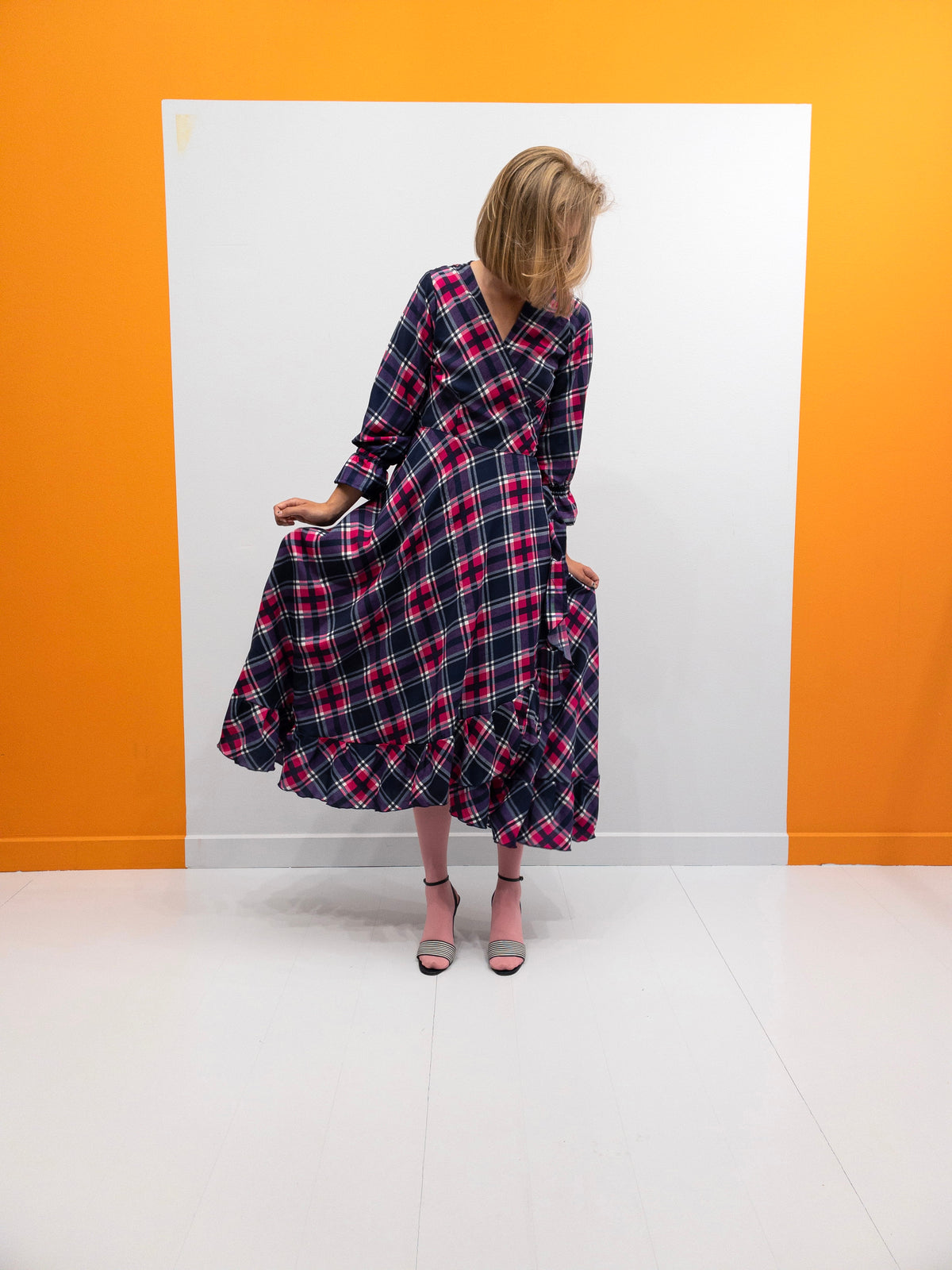 Ruffle Wrap Dress - Pink/Lilla Tern — billede 5 af 5
