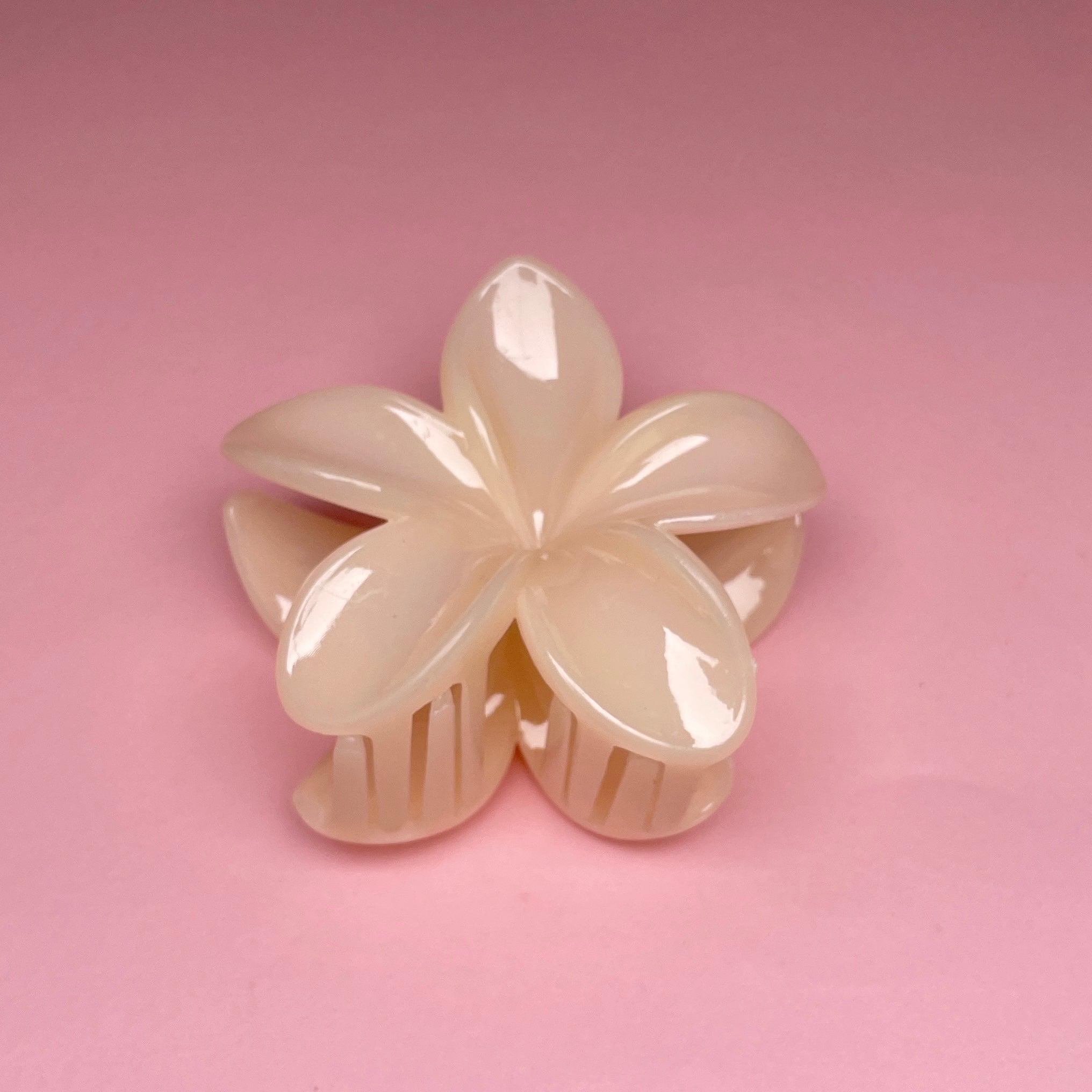 Medium Hawaiian Flower Hairclip - Creme