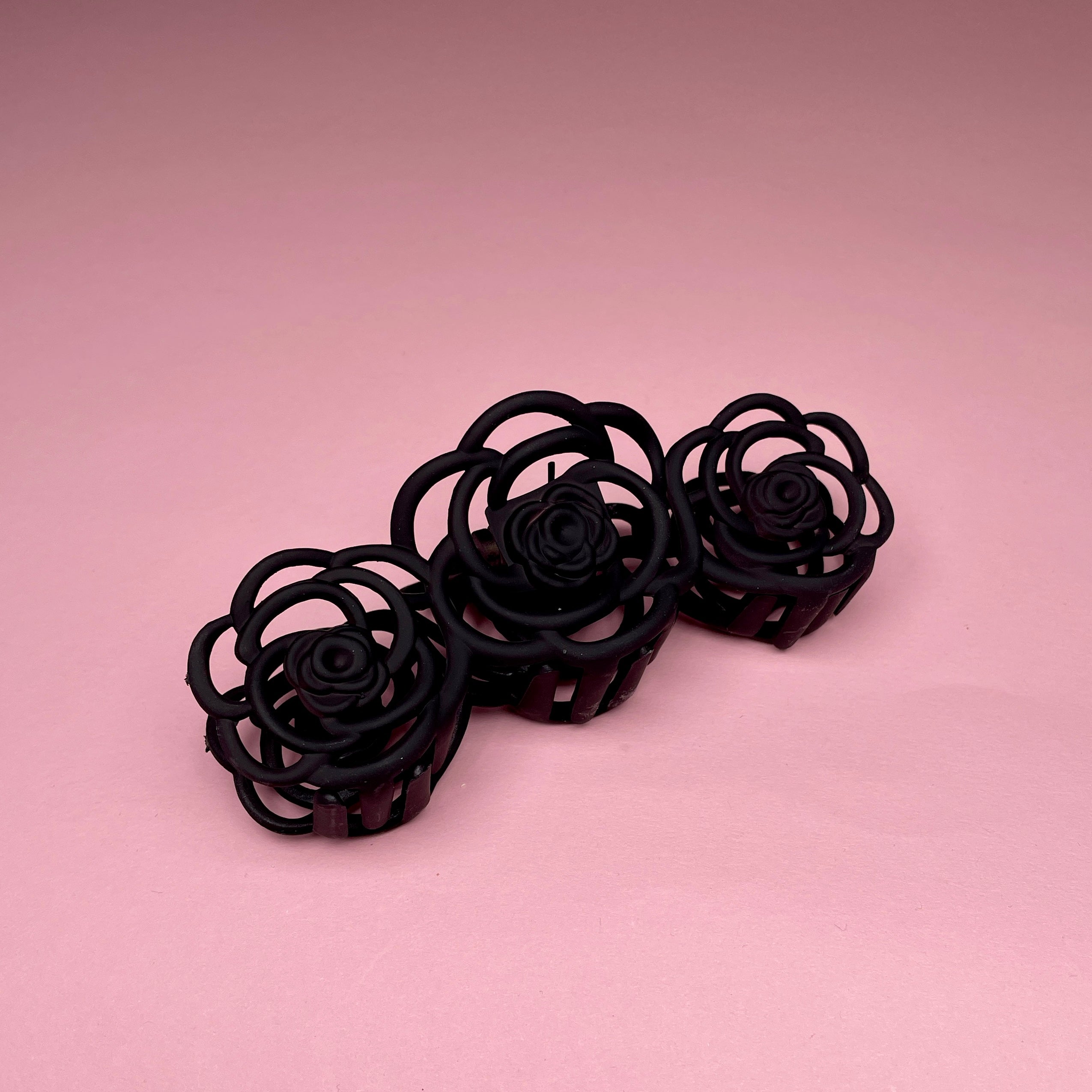 Simple Rose Claw - Black
