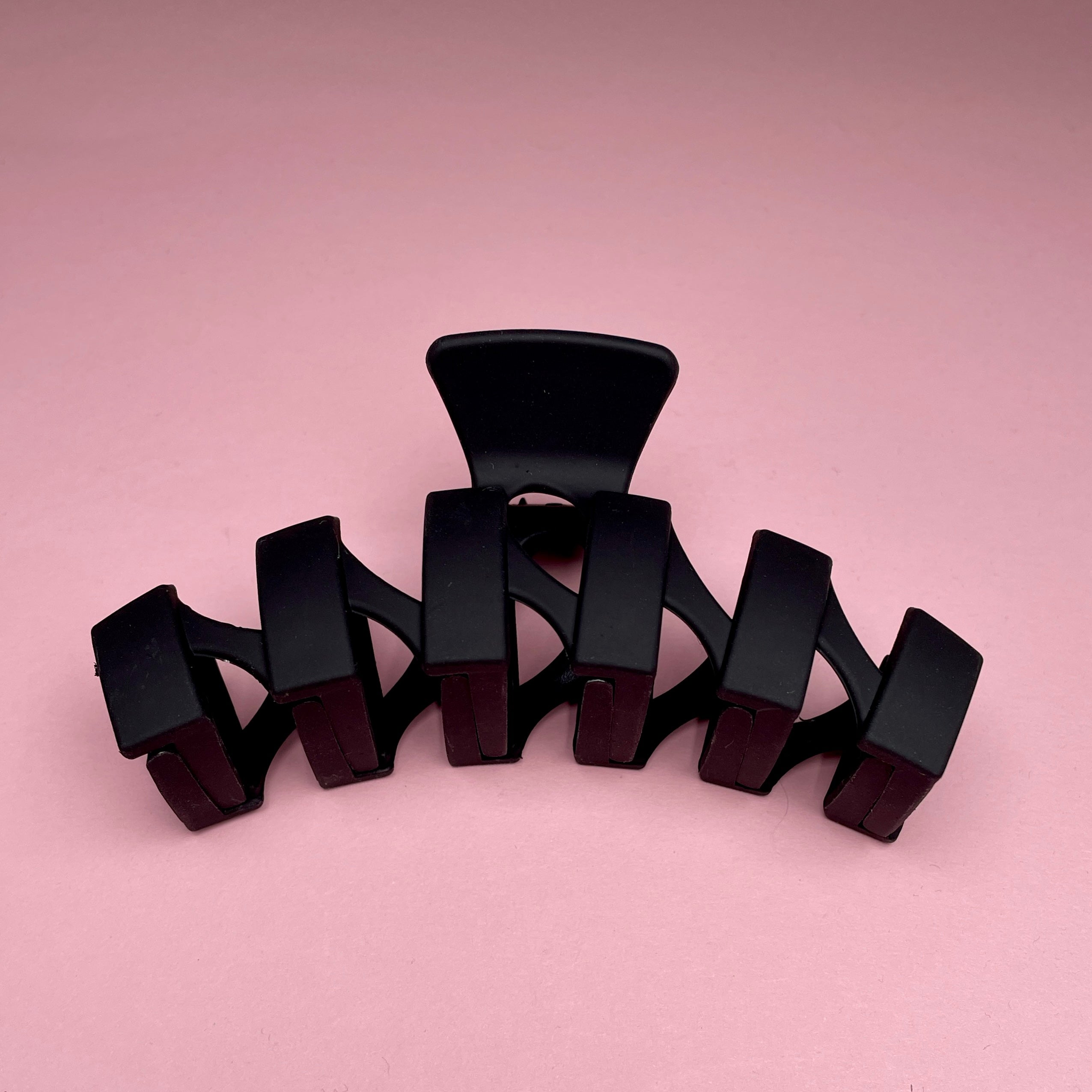 Geometric Claw - Black