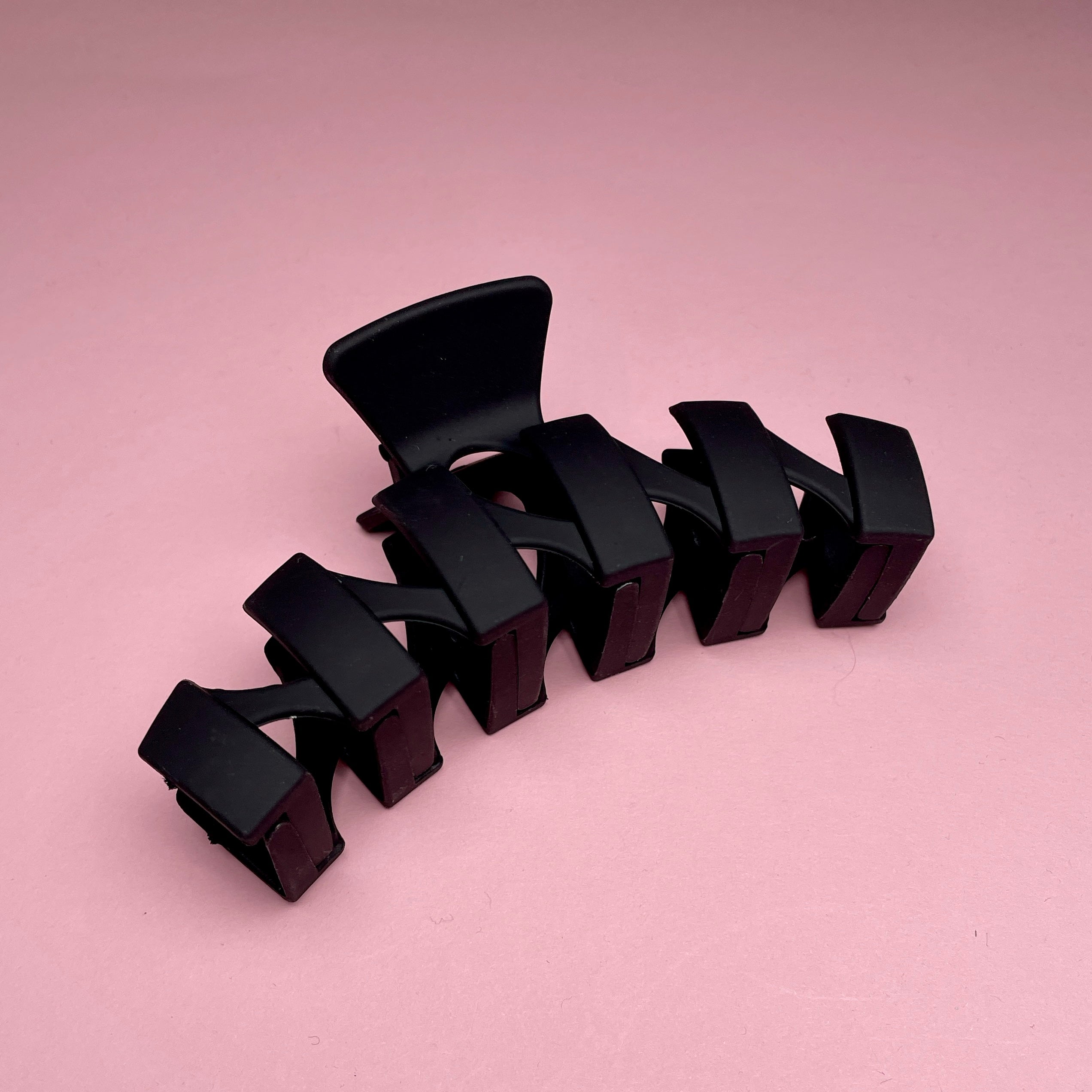Geometric Claw - Black