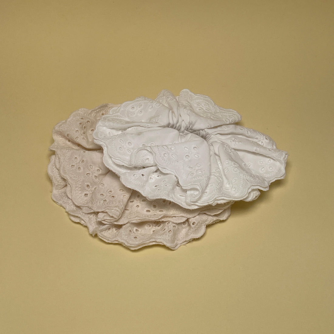 Broderie Anglaise Scrunchie - White