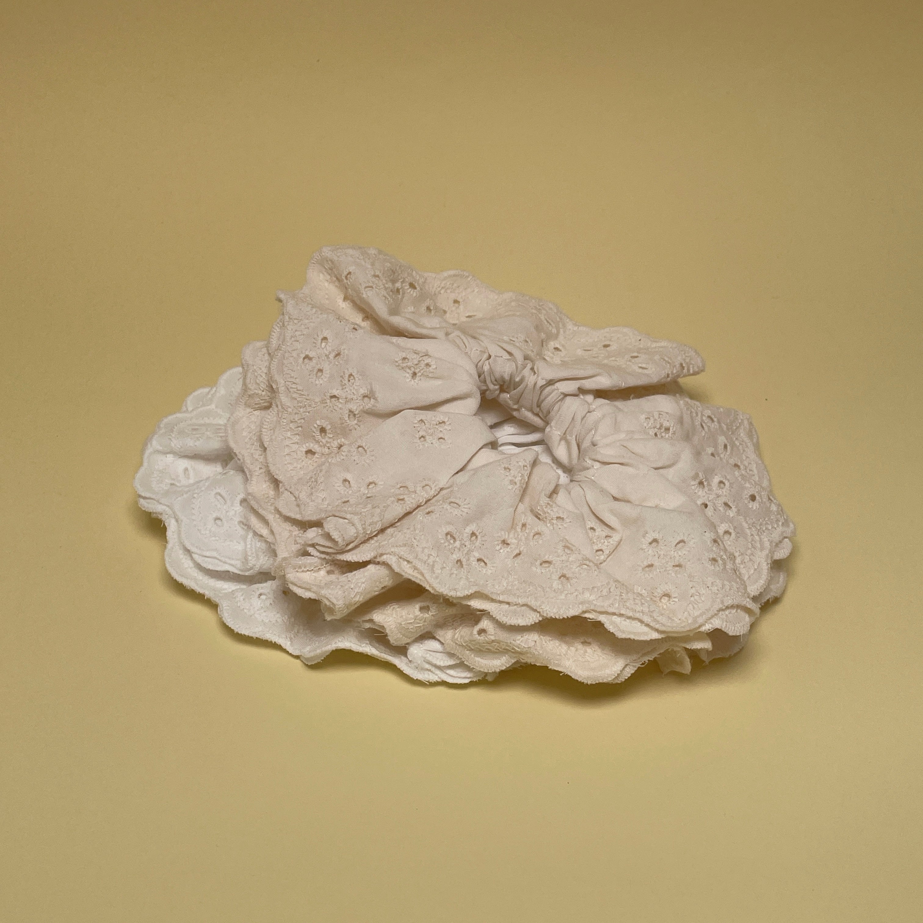 Broderie Anglaise Scrunchie - Creme