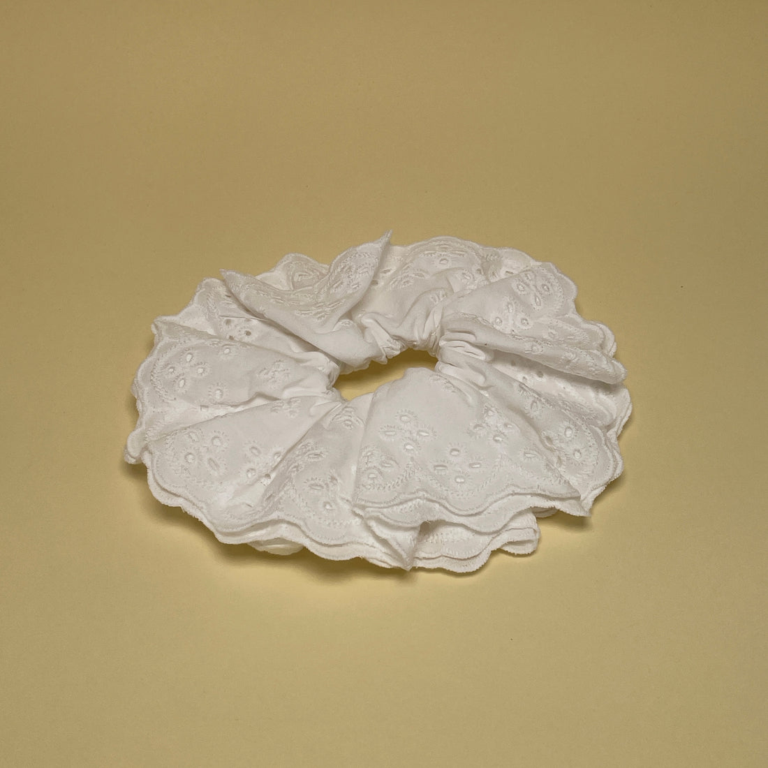 Broderie Anglaise Scrunchie - White