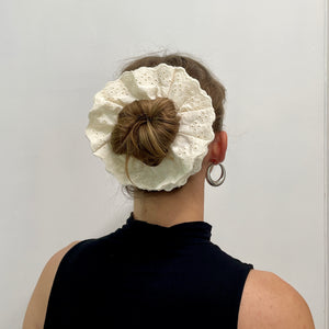 Broderie Anglaise Scrunchie - Creme