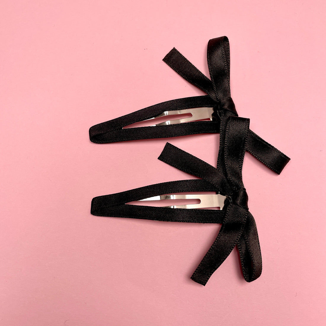 Small Hair Clip With Bow - Black