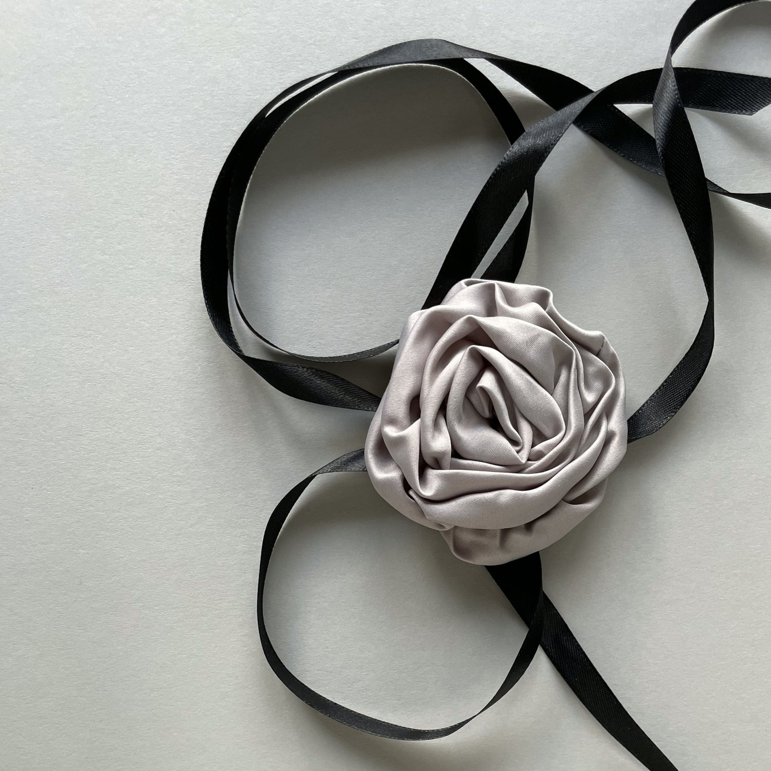 Multiflower - Satin Rosette - 8 cm	- Grey