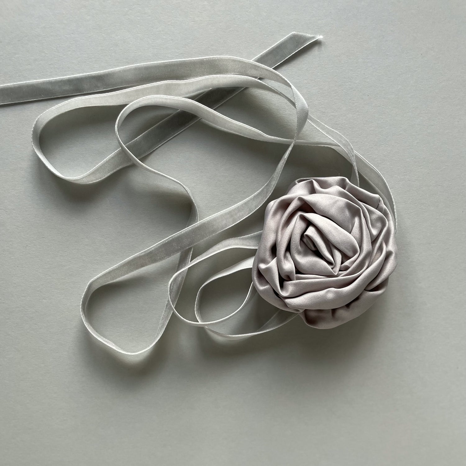 Multiflower - Satin Rosette - 8 cm	- Grey