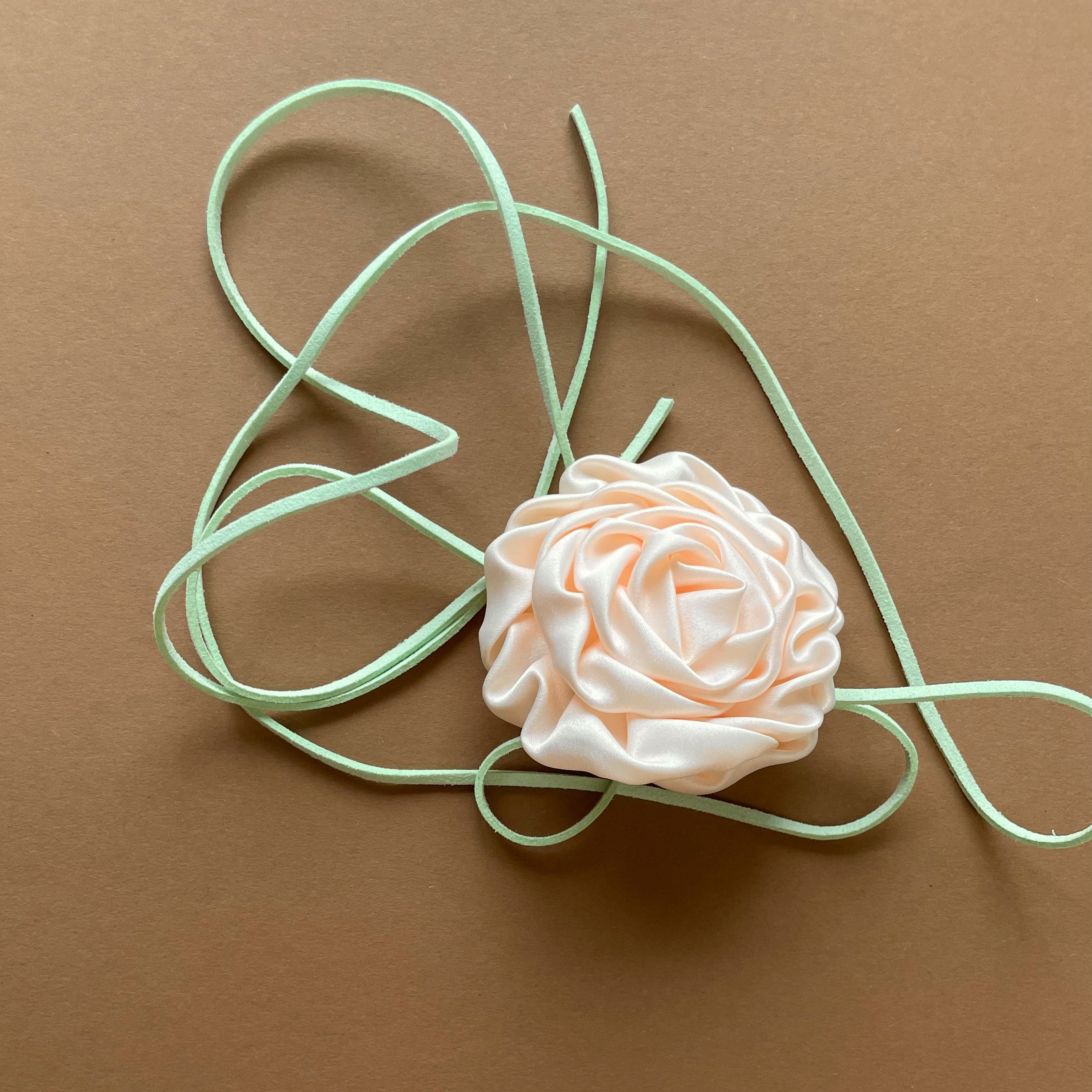 Multiflower - Satin Rosette - 8 cm - Light Peach