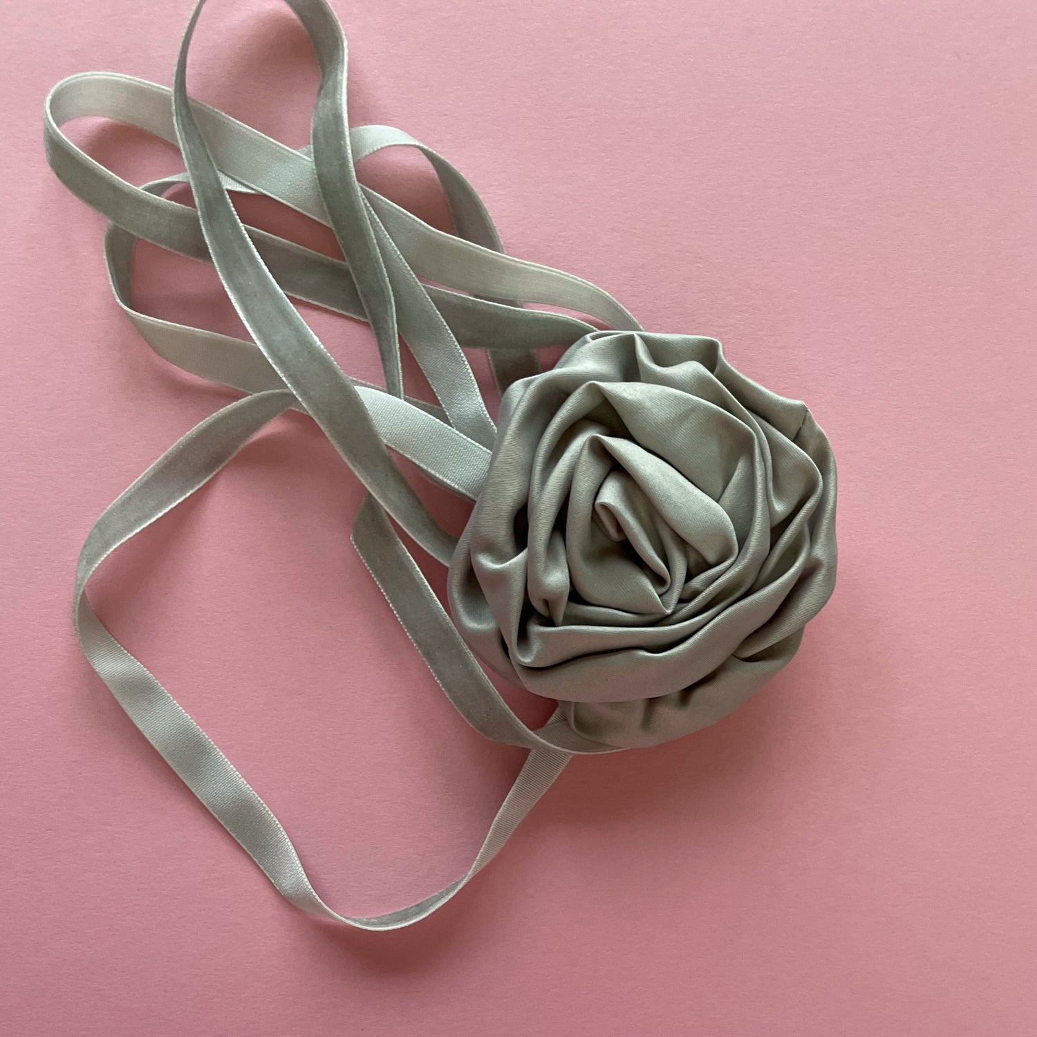 Multiflower - Satin Rosette - 8 cm	- Grey