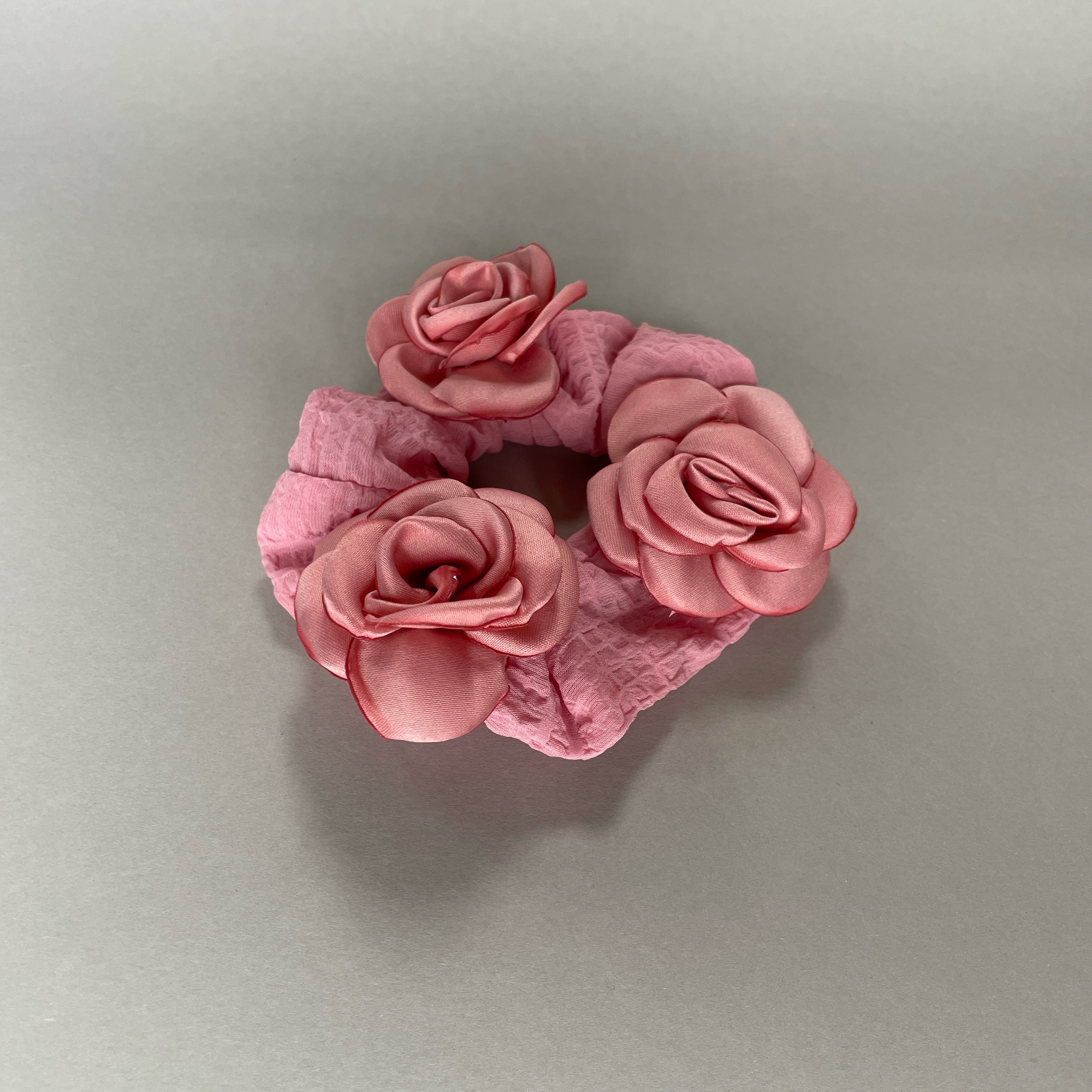 Triple Rose Scrunchie - Dusty rose