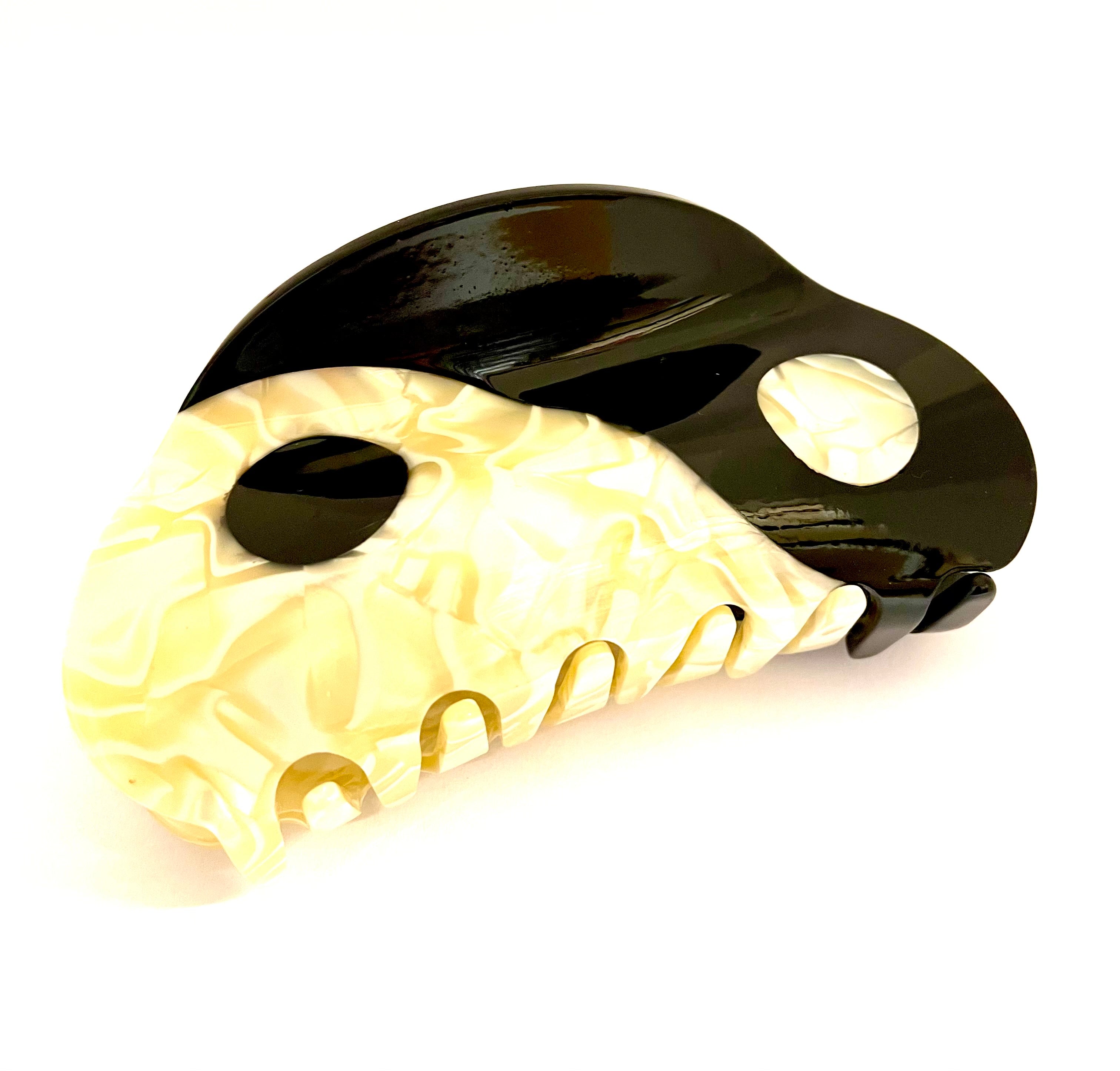 Yin Yang Hairclip - Black / White