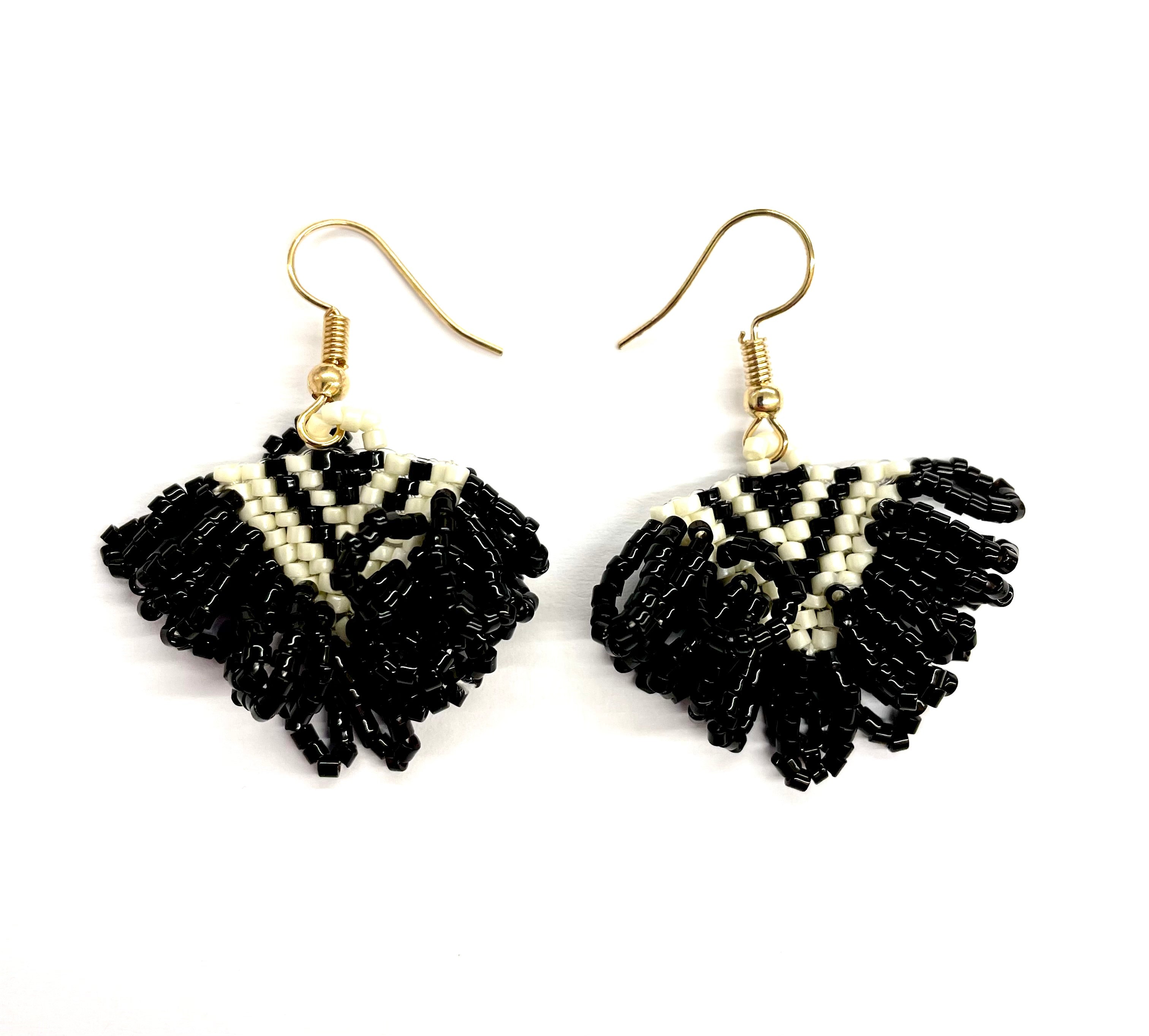 Pearl Ruffle Ear - Black