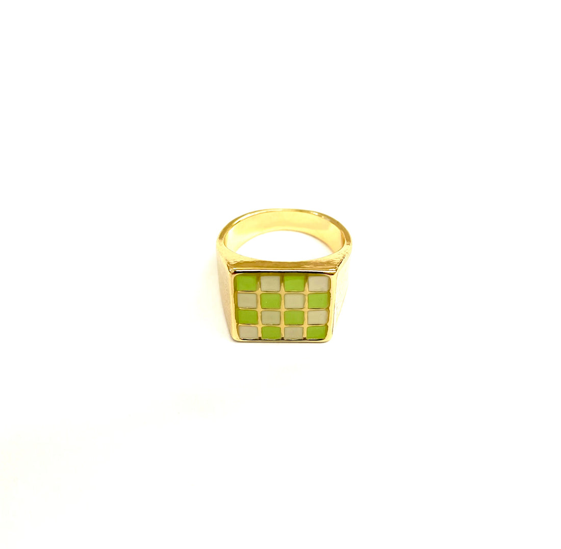 Pastel Chess Ring