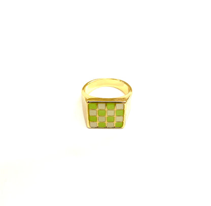 Pastel Chess Ring